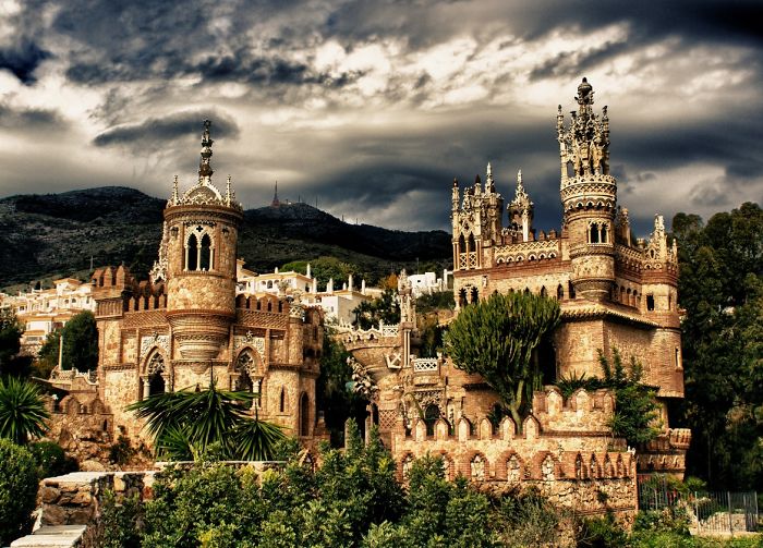 Post-The-Most-Wonderful-Castles-Around-The-World1__700