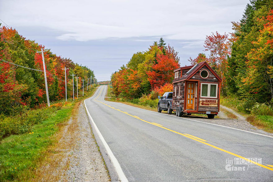 tiny-house-giant-journey-mobile-home-jenna-guillame-15